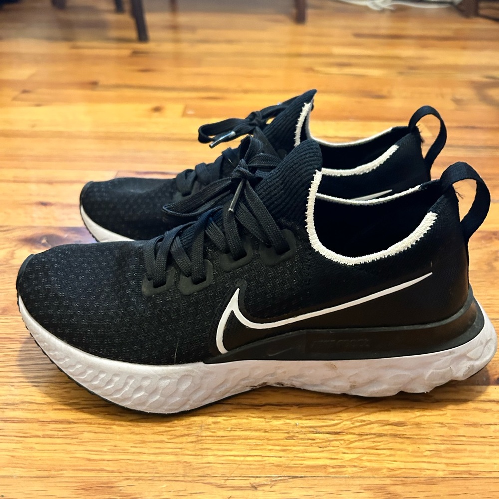 Nike fly knit running shoes